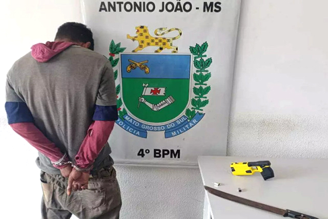 Menina de 12 anos denuncia estupro ao chegar na escola e suspeito é preso com facão