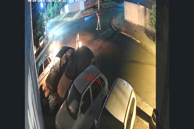 Dupla ataca oficina com coquetéis molotov e incendeia carro em Maracaju