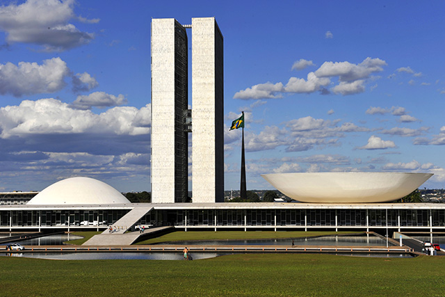 Câmara prepara concurso com mais de 150 vagas e salários de até R$ 30,8 mil