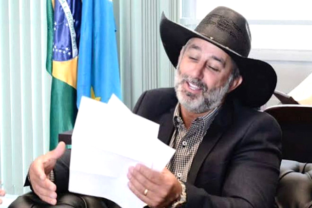 STJ manda retomar ação contra prefeito acusado de se promover em festas bancadas pelo município